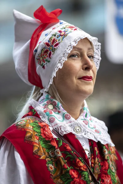 Tallinn Estonya Temmuz 2019 Tallinn Sokaklarında Geleneksel Giyimli Kadın — Stok fotoğraf