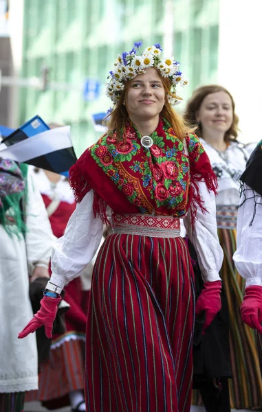 Таллинн Эстония Июля 2019 Года Люди Традиционной Одежде Улицах Таллинна — стоковое фото