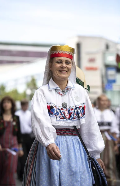 Tallinn Estonia Lipca 2019 Ludzie Tradycyjnej Odzieży Ulicach Tallina — Zdjęcie stockowe