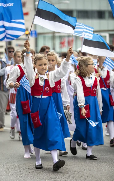 Tallinn Estonsko Červenec 2019 Děti Tradičním Oblečení Ulicích Tallinnu — Stock fotografie