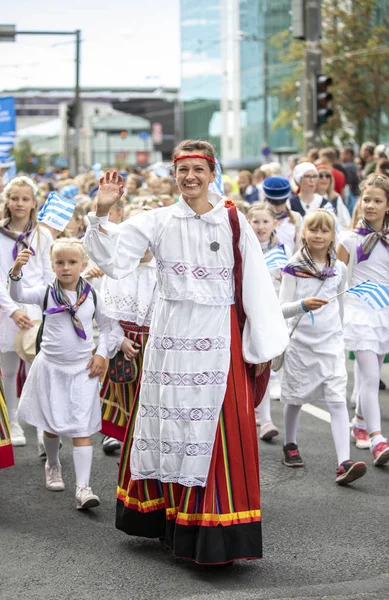 Tallinn Estonie Juillet 2019 Femme Avec Des Enfants Vêtements Traditionnels — Photo