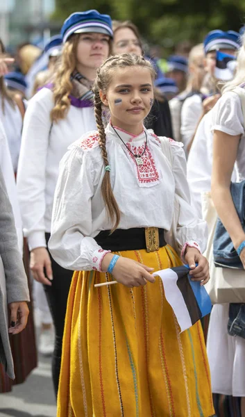 Tallinn Estonsko Červenec 2019 Lidé Tradičním Oblečení Ulicích Tallinnu — Stock fotografie