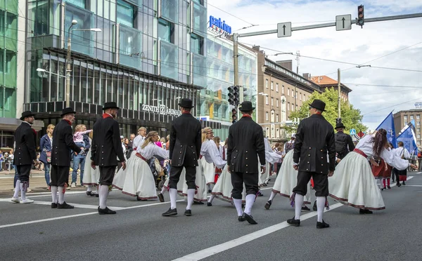 Tallinn Estonya Temmuz 2019 Tallinn Sokaklarında Geleneksel Giyimli Erkekler — Stok fotoğraf