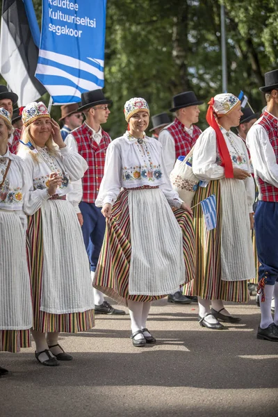 Tallinn Estonsko Červenec 2019 Lidé Tradičním Estonském Oblečení Festivalu Písní — Stock fotografie