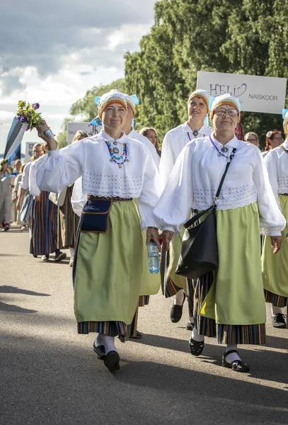 Tallinn Estonsko Červenec 2019 Lidé Tradičním Estonském Oblečení Festivalu Písní — Stock fotografie