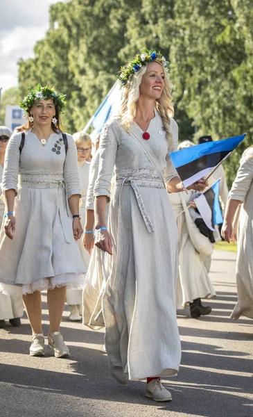 Tallinn Estonie Juillet 2019 Les Gens Vêtements Traditionnels Estoniens Sur — Photo