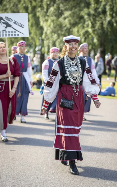 Tallinn Estonie Juillet 2019 Les Gens Vêtements Traditionnels Estoniens Sur — Photo