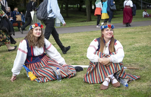 Tallinn Estônia Julho 2019 Mulheres Roupas Tradicionais Estonianas Festivais Música — Fotografia de Stock