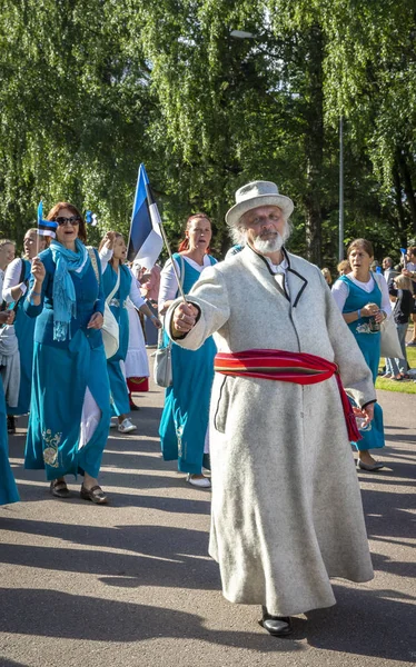 Таллинн Эстония Июля 2019 Года Люди Традиционной Эстонской Одежде Песенном — стоковое фото