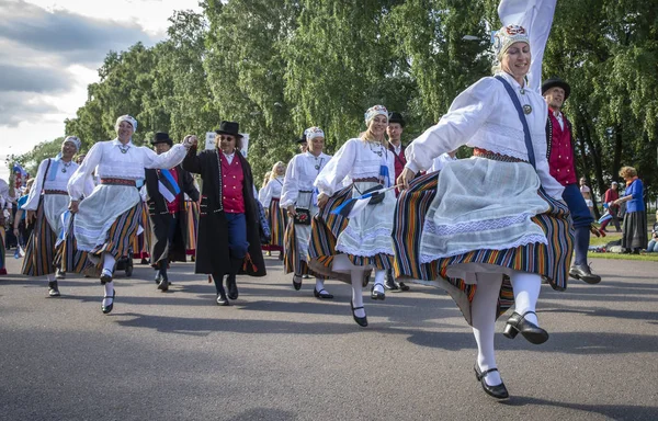 Tallinn Estonsko Červenec 2019 Lidé Tradičním Estonském Oblečení Festivalu Písní — Stock fotografie