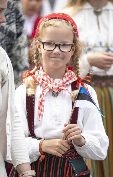 Tallinn Estonya Temmuz 2019 Tallinn Sokaklarında Geleneksel Estonya Giyim Genç — Stok fotoğraf