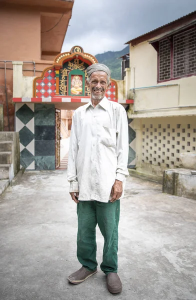 Haidakhan India Agosto 2019 Hombre Indio Fuera Del Ashram Babaji — Foto de Stock