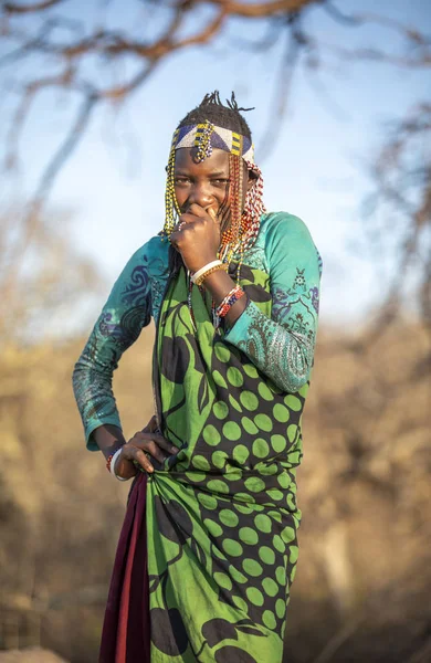 Lago Eyasi Tanzania Settembre 2019 Hadzabe Donna Abiti Tradizionali Una — Foto Stock