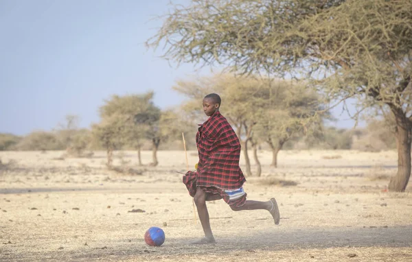坦桑尼亚阿鲁沙 2019年9月7日 马赛勇士踢足球 — 图库照片
