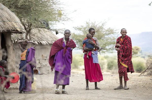 Arusha Tanzânia Setembro 2019 Família Maasai Sua Casa Boma Aldeia — Fotografia de Stock