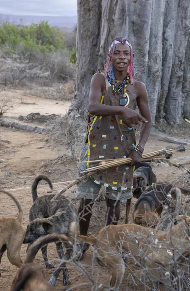 2019년 11일 탄자니아 아야시 아침에 사냥하러 하드자베 — 스톡 사진