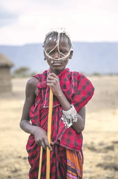 Αρούσα Τανζανία 7Th Σεπτεμβρίου 2019 Νεαρός Μασάι Αγόρι Παραδοσιακή Στολή — Φωτογραφία Αρχείου
