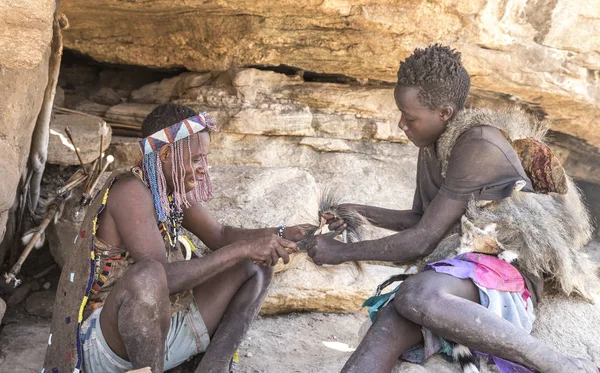 See Eyasi Tansania September 2019 Hadzabe Männer Haben Dem Wildschwein — Stockfoto