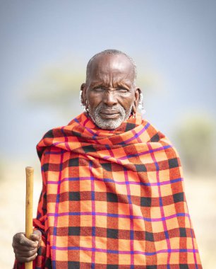 Arusha, Tanzanya, 7 Eylül 2019: Kuzey Tanzanya bozkırında Masai savaşçıları