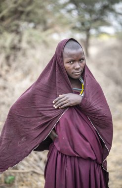 Arusha, Tanzanya, 7 Eylül 2019: Masai 'li genç bir kadının portresi