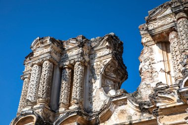 Guatemala 'daki eski sömürge şehri Anitgua' nın sokakları