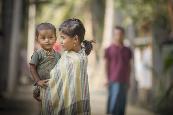 Chittagong Bangladesh Febrero 2016 Mujer Bangladeshi Hijo Aldea Zona Rural — Foto de Stock