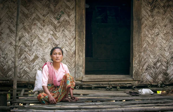 Chittagong Bangladesh Fevereiro 2016 Mulher Bangladeshi Casa Área Rural País — Fotografia de Stock