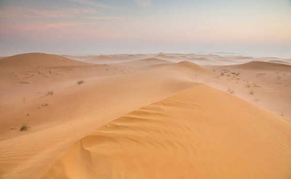 Napkelte Egy Ködös Sivatag Felett Dubai Közelében — Stock Fotó