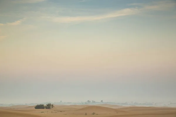 Sonnenaufgang Über Einer Nebligen Wüste Bei Dubai — Stockfoto