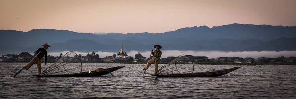Lake Inle Myanmar Novembro 2014 Homem Viajando Pelo Lago Inle — Fotografia de Stock