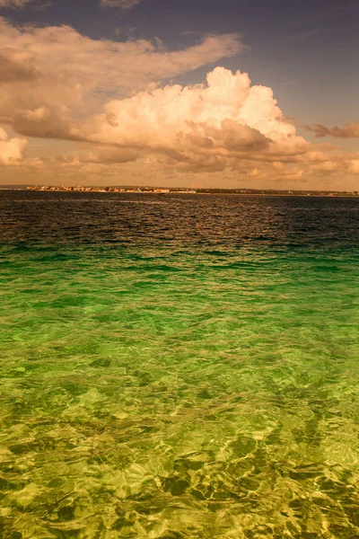 Mglisty Niebo Chmur Nad Oceanem — Zdjęcie stockowe