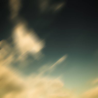 Bulutlu mavi gökyüzü