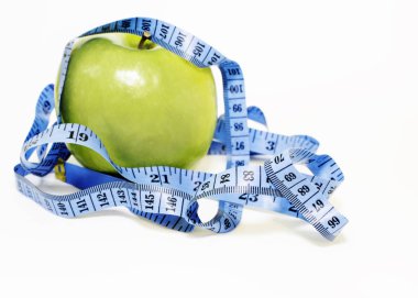 Elma yeşil, mavi bir teyp ölçme