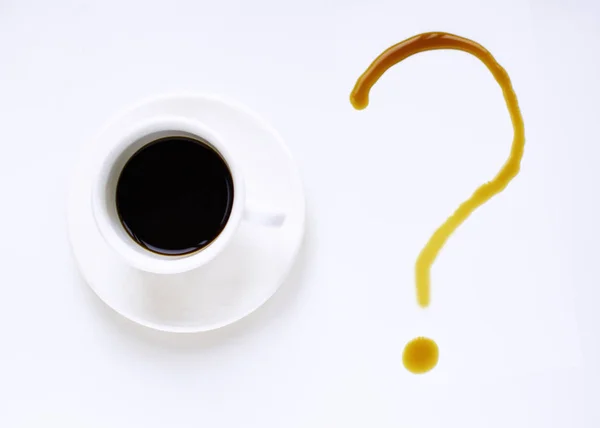 Weiße Tasse Kaffee Mit Einem Fragezeichen Aus Kaffee — Stockfoto