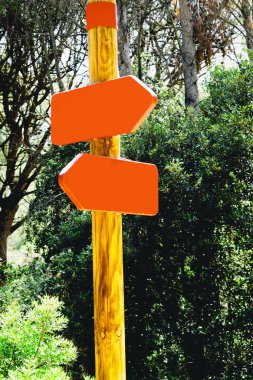 Göstergeler poster poster kırmızı oklar ile.