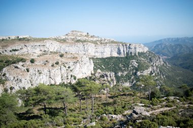 Katalonya İspanya dağlarında yer alan manzara.