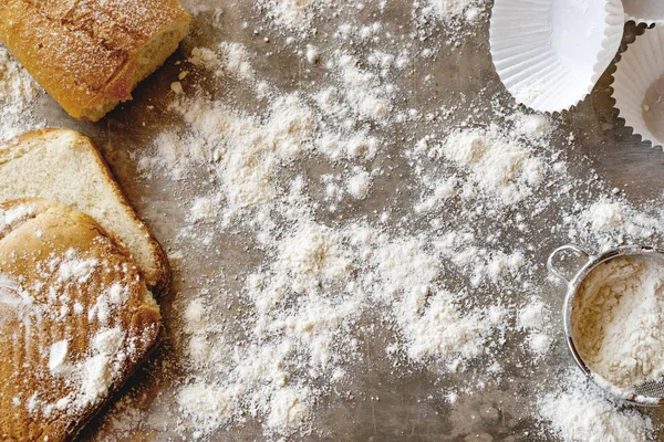 Concetto Panetteria Pane Materiale Pasticceria Vassoio Metallo Grigio Con Farina — Foto Stock