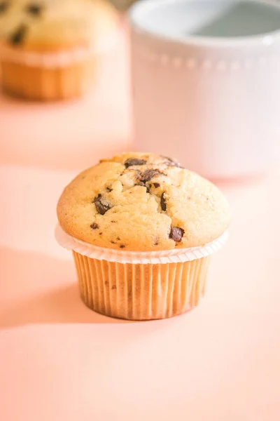 Primo Piano Cupcake Fatto Casa Con Trucioli Cioccolato Con Sfondo — Foto Stock