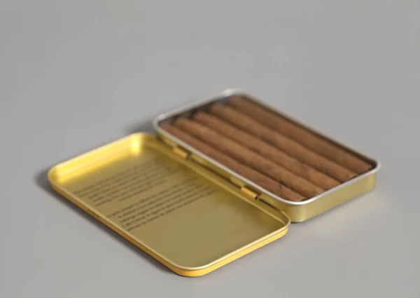 Відкрита Металева Сигарна Коробка Сигарами Сірому Фоні — стокове фото