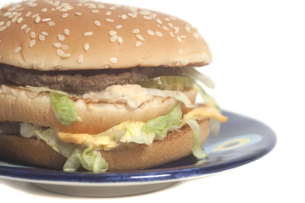 Savoureux Grand Hamburger Isolé Sur Fond Blanc — Photo