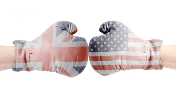 Usa Och Brittiska Flaggor Boxningshandskar Isolerad Vit Bakgrund — Stockfoto