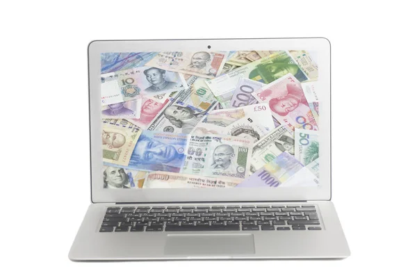 Laptop Met Internationale Valuta Bankbiljetten Scherm Geïsoleerd Witte Achtergrond — Stockfoto