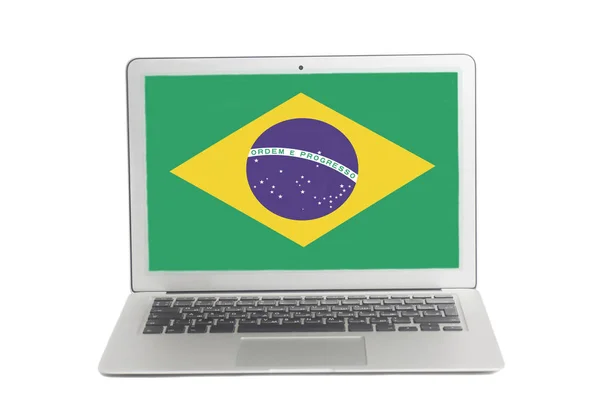 격리에 브라질 국기와 노트북 — 스톡 사진