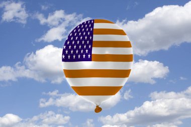 Şişme balon mavi gökyüzü ve bulutlar closeup ABD bayrağı ile