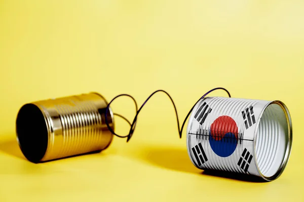 Lata Pode Telefone Com Coreia Sul Conceito Flag Communication Amarelo — Fotografia de Stock