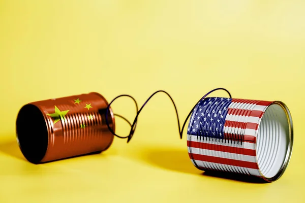 黄色のアメリカと中国 Flags Communication の概念とブリキ缶電話 — ストック写真