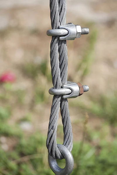 金属钢丝绳出门 — 图库照片