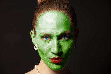 görme testi grafik üzerinde yüz genç kadın portre