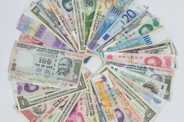 Банкноты Международных Валют Изолированы Белом Фоне — стоковое фото