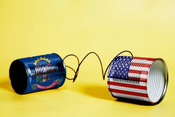 ブリキ缶電話アメリカ ノース ダコタ州の状態フラグ 黄色の通信の概念 — ストック写真